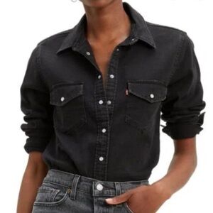 XS Levi's Essential Western Top in black